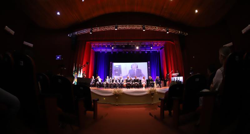 Em noite festiva, Câmara de Laranjeiras do Sul entrega Títulos de Cidadania Honorária